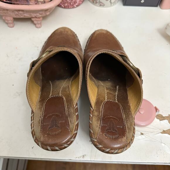Frye Women’s Charlotte Ring Brown Distressed Heeled Clogs Mule Shoes Size 6 M - Picture 14 of 15